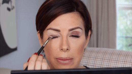 makeup for hooded eyes - how to apply eyeshadow